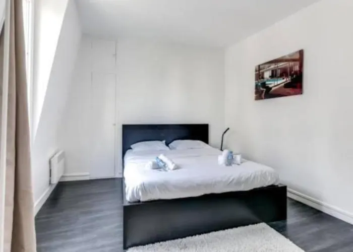 Апартаменты Hsh Daru - Parc Monceau St Honore Cosy 4p Париж